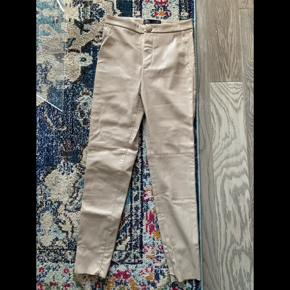 Faux leather neutral leggins